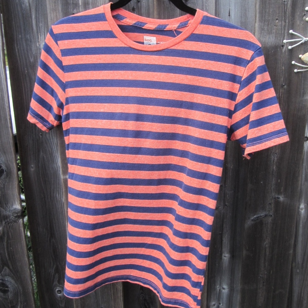 🔥4/$25🔥 BDG tshirt youth M fits like a 14/16